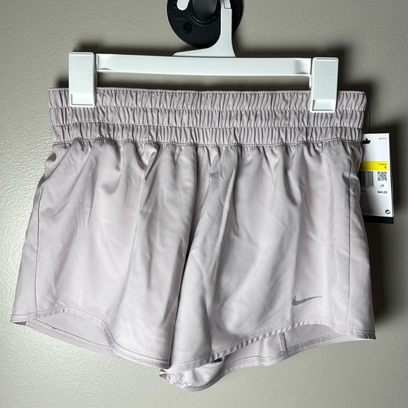 NWT Nike Loose Fit Training Shorts - Picture 1 of 6